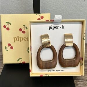 Piper K 🌿✨ Chic Wooden Earrings! ✨🌿